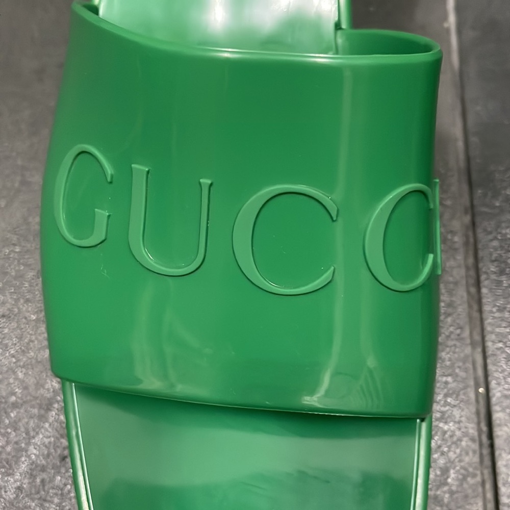 Gucci Green Logo Slide Sandals - Picture 2 of 8